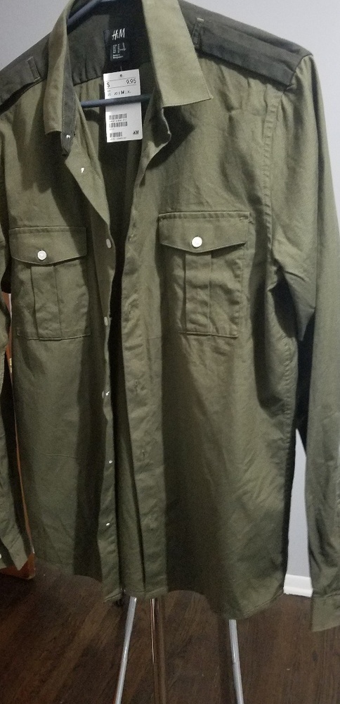 H & M button down top NWT